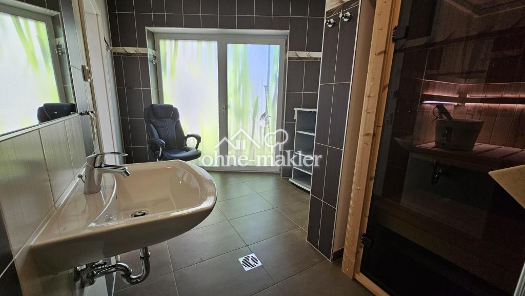 Sauna mit Zugang zu Terrasse