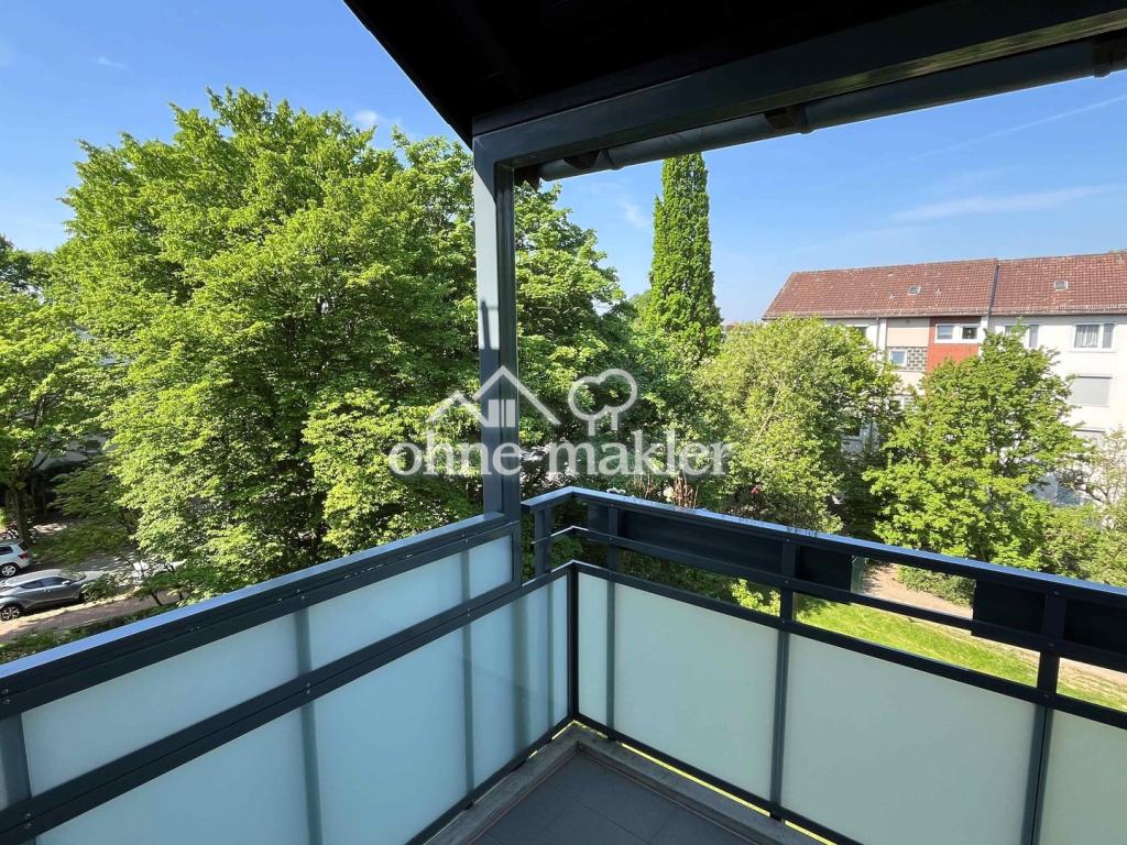 Blick ins Grüne vom Balkon