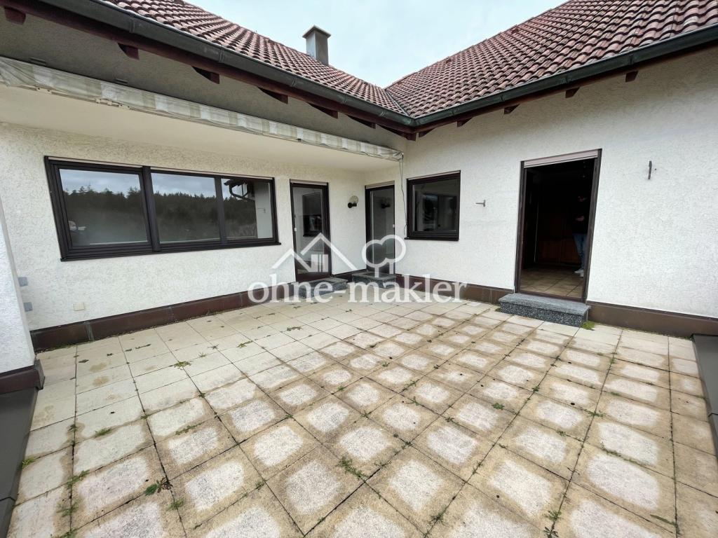Balkon mit Markise (zur Leihe)