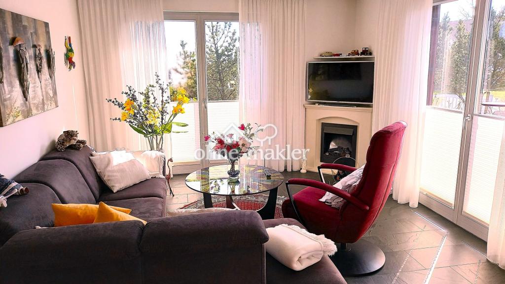 Wohnzimmer mit E-Kamin