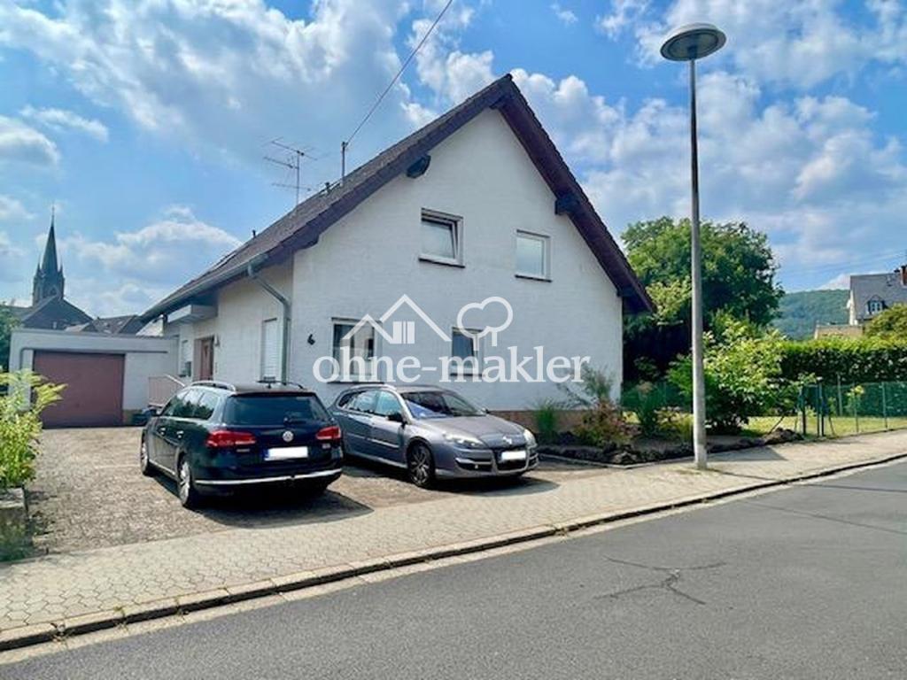 Haus mit Garage & Stellplätzen