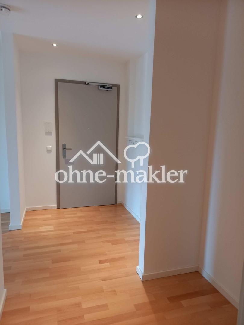 Wohnungstür vom Bad gesehen