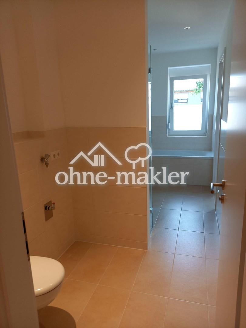 Toilette (Eingang vom Flur)