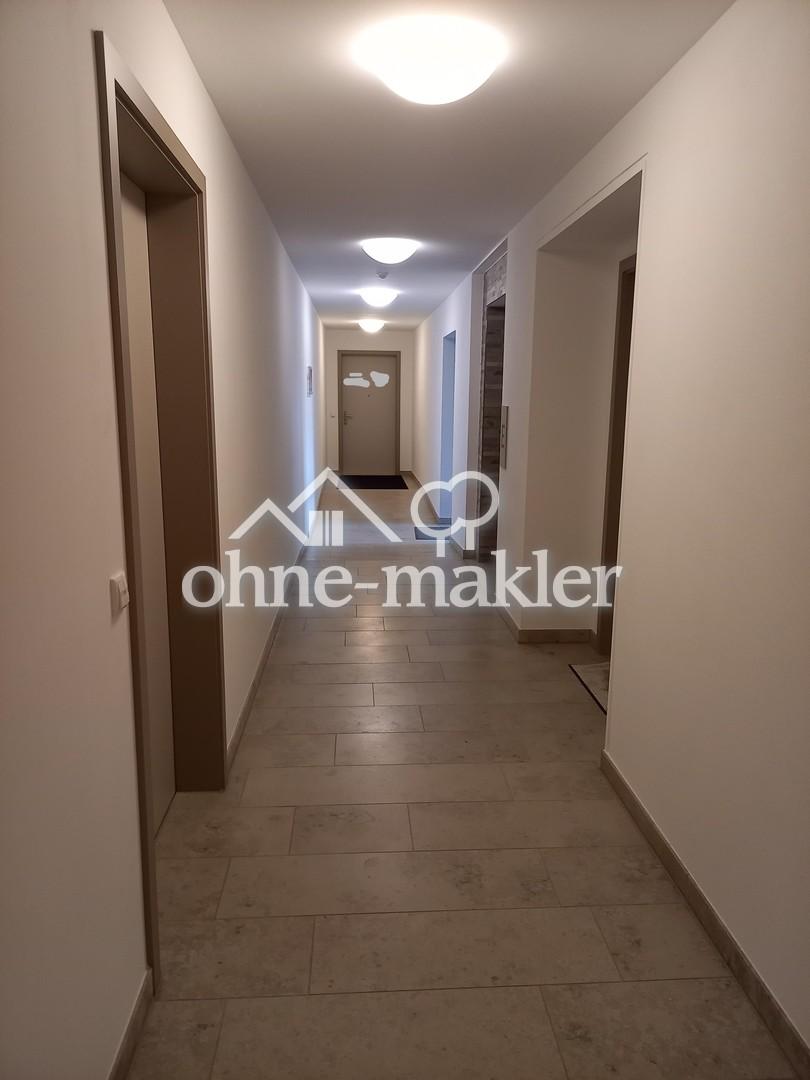 Hausflur (von Wohnungstür aus)