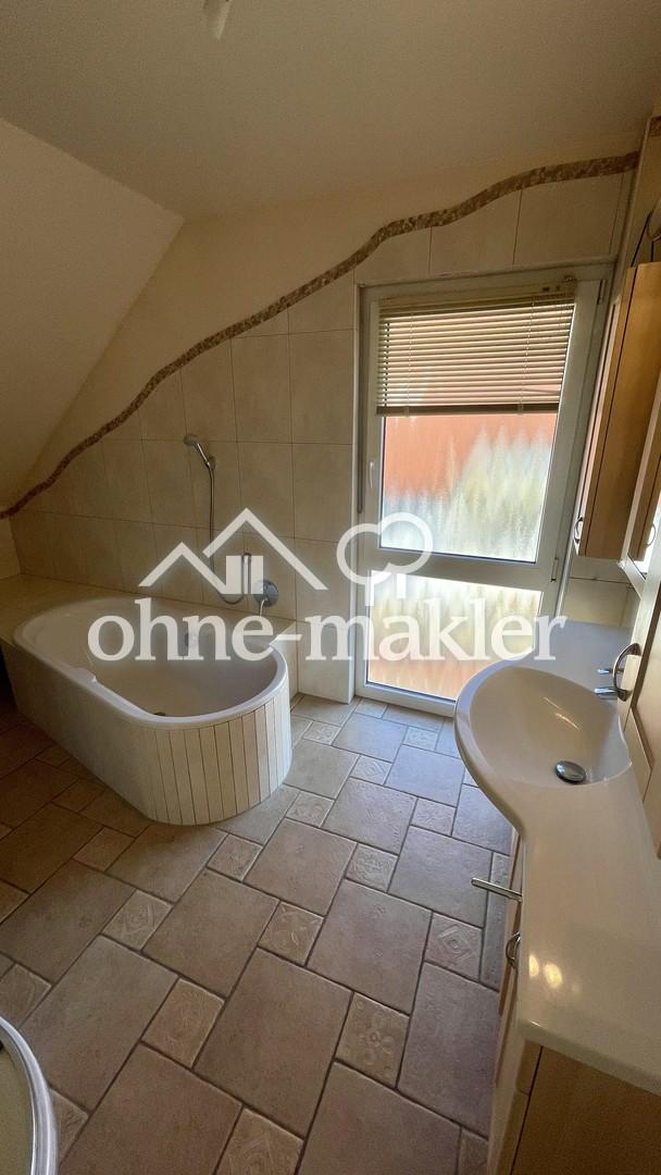 Badezimmer mit Badewanne
