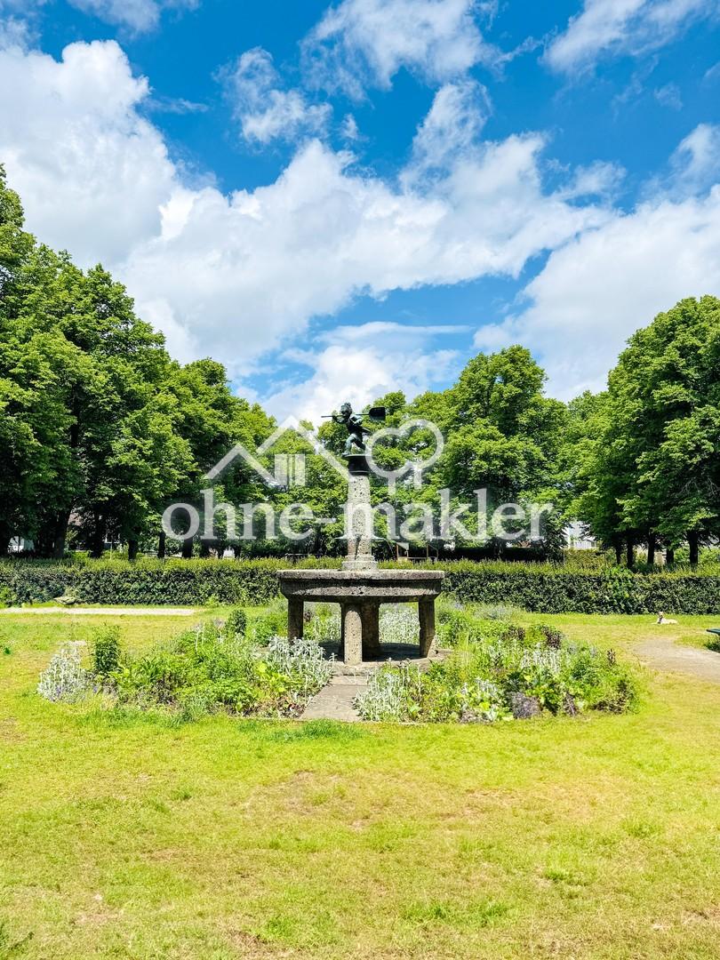 angrenzender Park