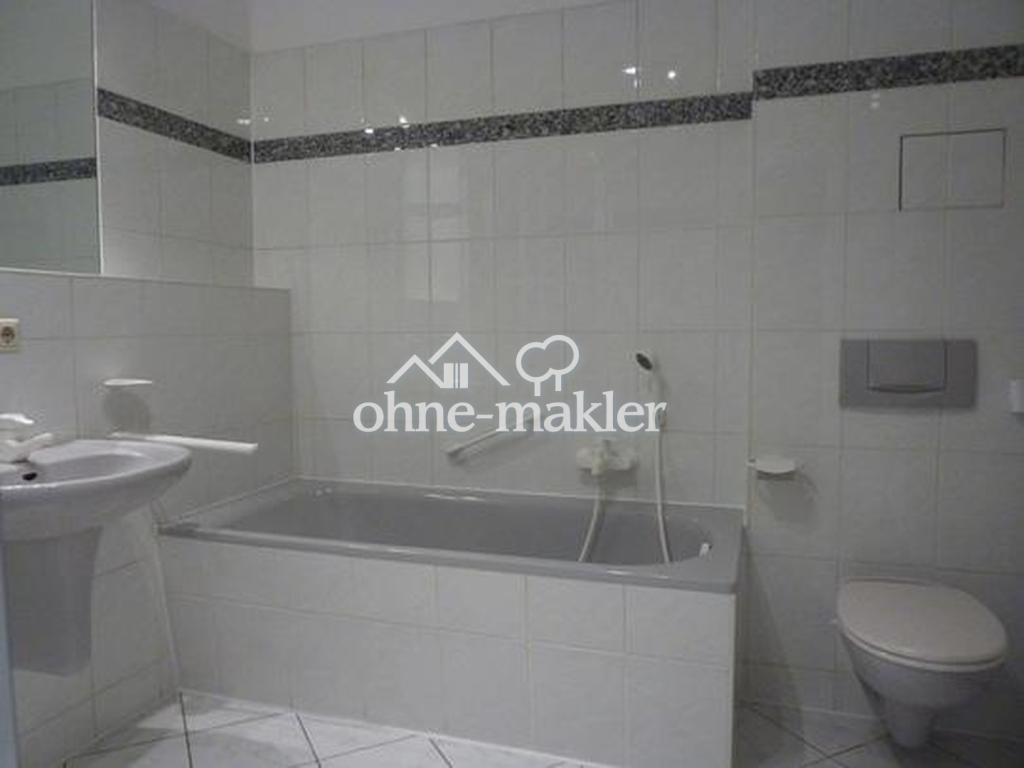 Bad mit Wanne und 
