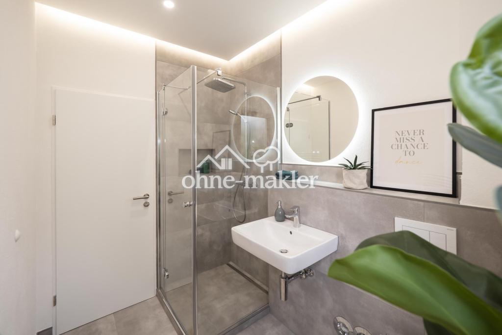 Badezimmer mit Dusche