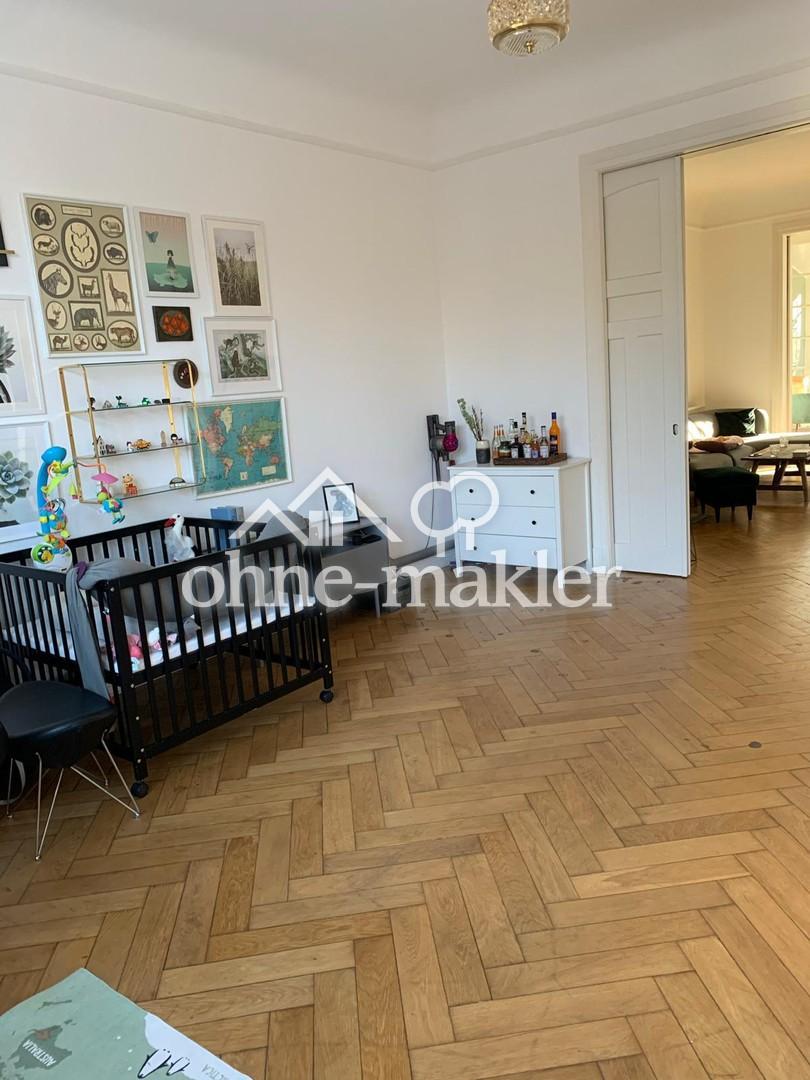 Wohnzimmer zur Strasse