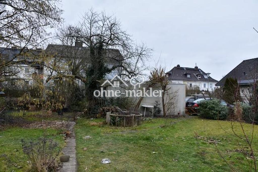 Garage mit Stellplatz
