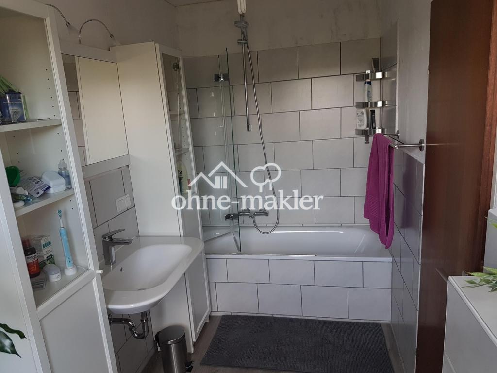 Bad mit Badewanne