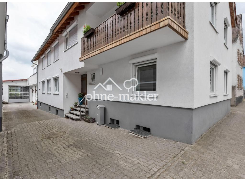 Hof - Wohnhaus - Hallentor