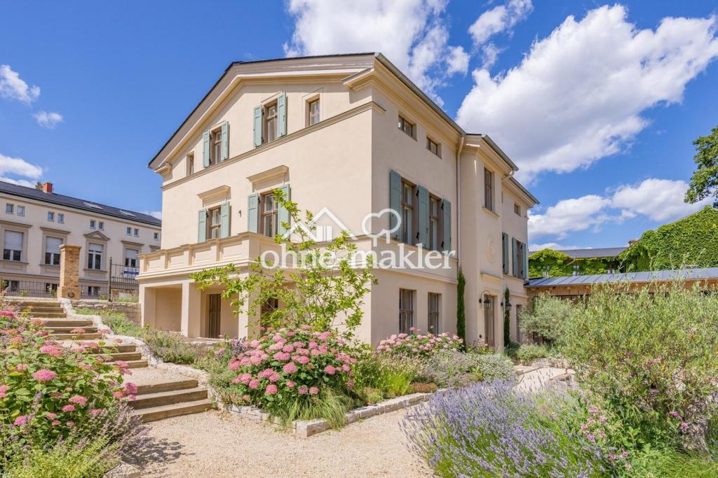Südseite mit Balkon