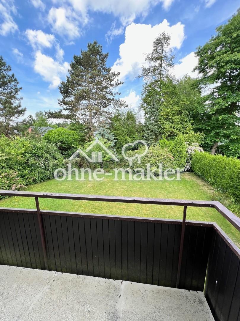 Balkon-Blick in den Garten