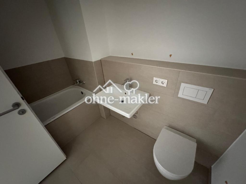 Bad 1 mit Badewanne