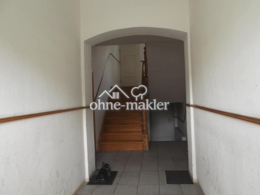 Blick Haustür ins Treppenhaus