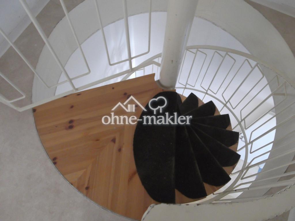 2. OG re Wendeltreppe zum DG