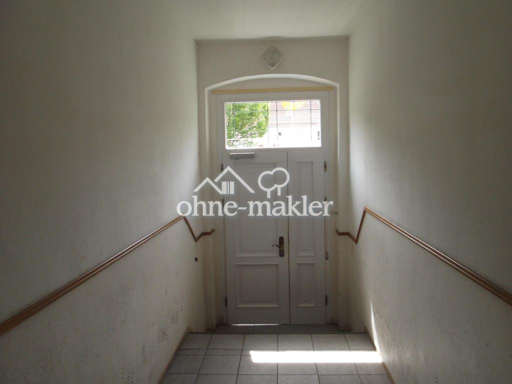 Blick zur Haustür innen 