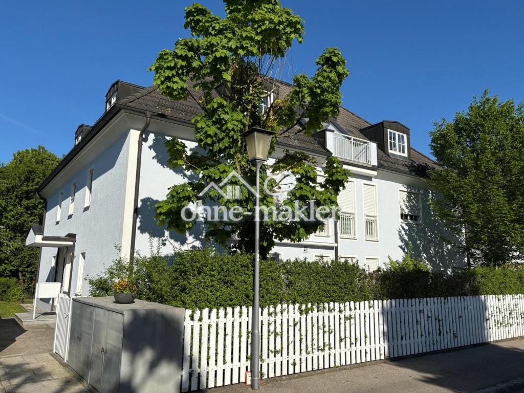 Hausansicht von Zufahrt