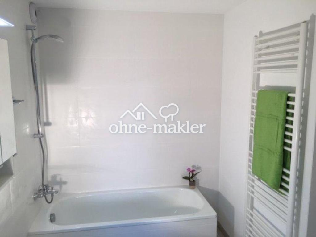 Badewanne und Handtuchwärmer