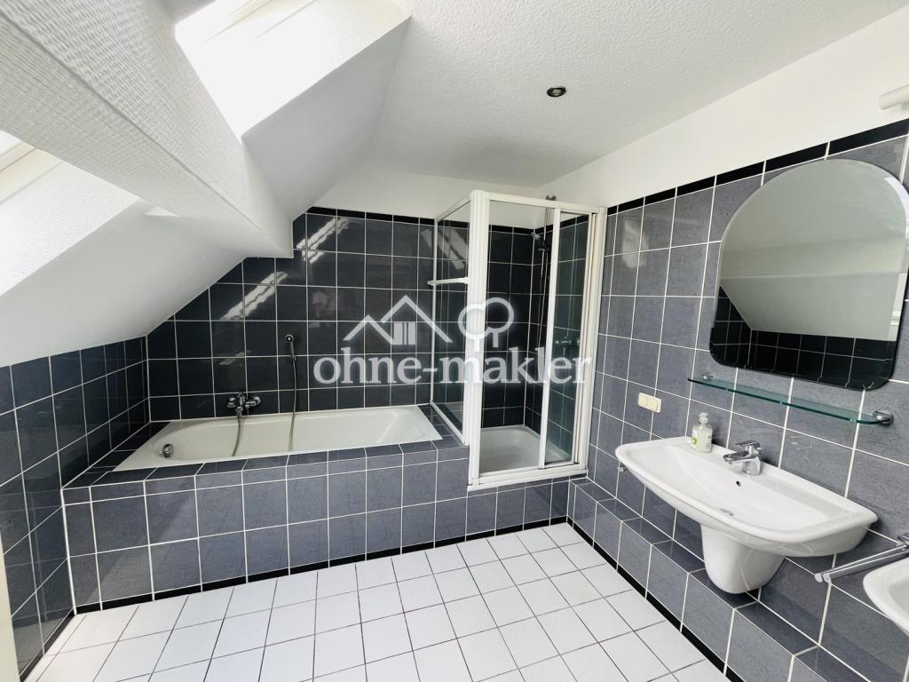 Badewanne + Dusche