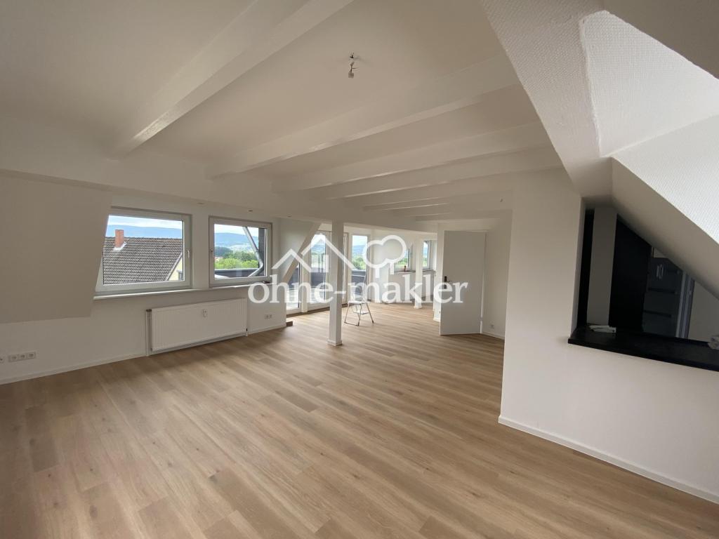 Wohnzimmer mit Durchreiche
