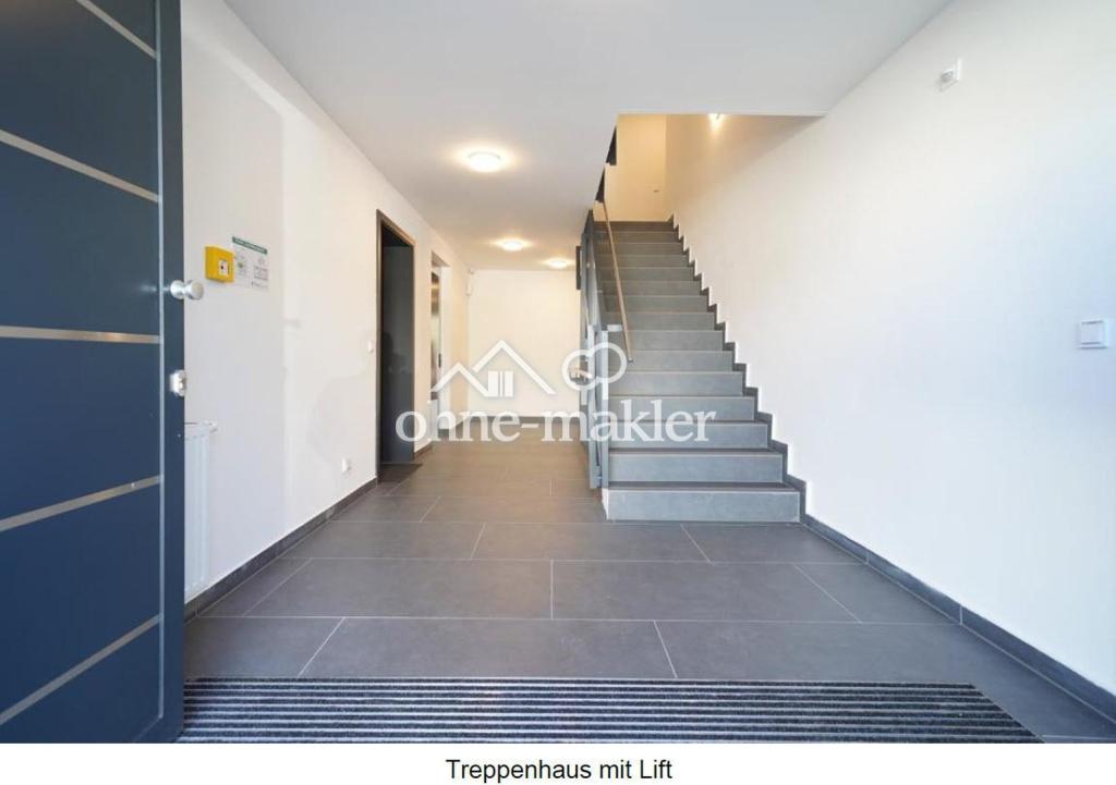 Treppenhaus mit Lift