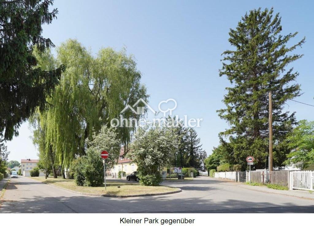 Kleiner Park gegenüber