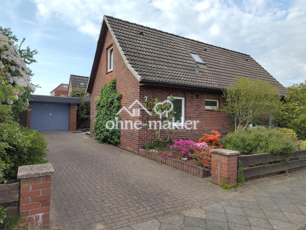 Auffahrt zu Haus und Garage