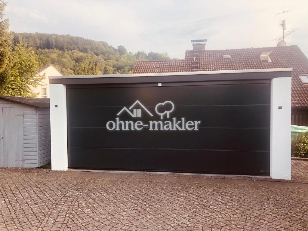 Doppelgarage mit Sektionaltor