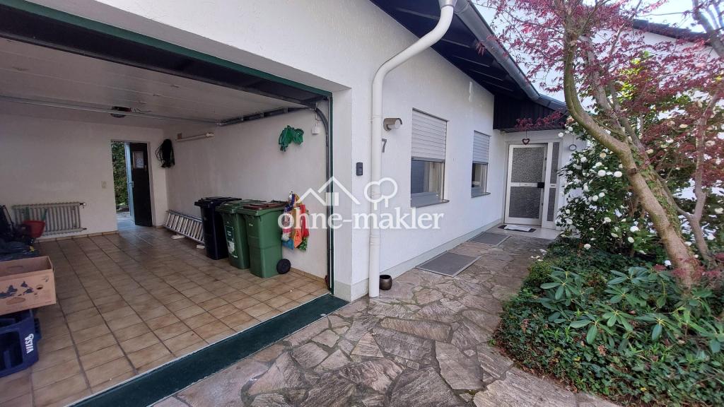 Garage mit Vordereingang