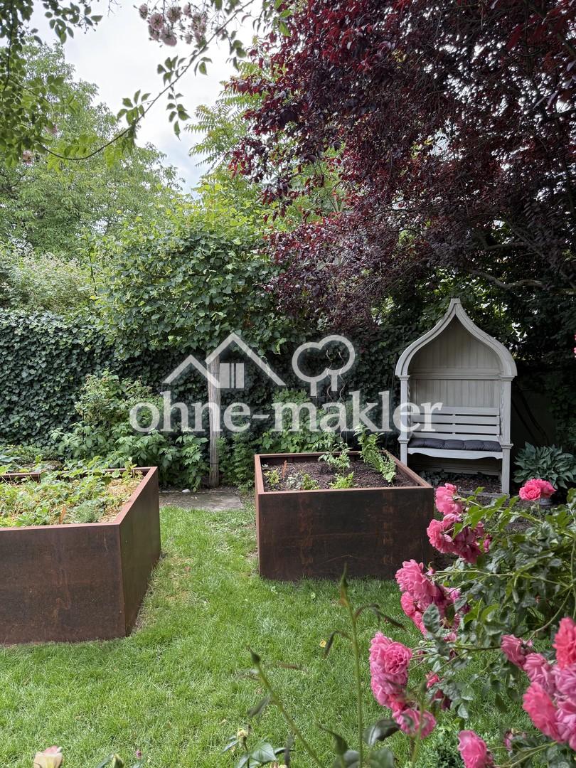 Blick Kräutergarten/v.Küche