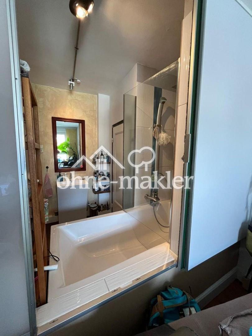Blick ins Bad vom Wohnzimmer