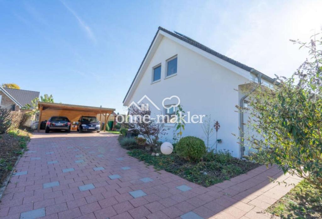 Hausansicht von der Auffahrt 