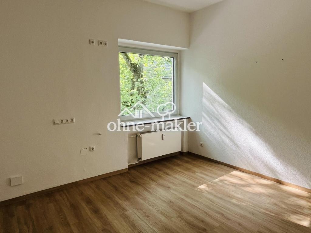 Große Küche mit Essecke