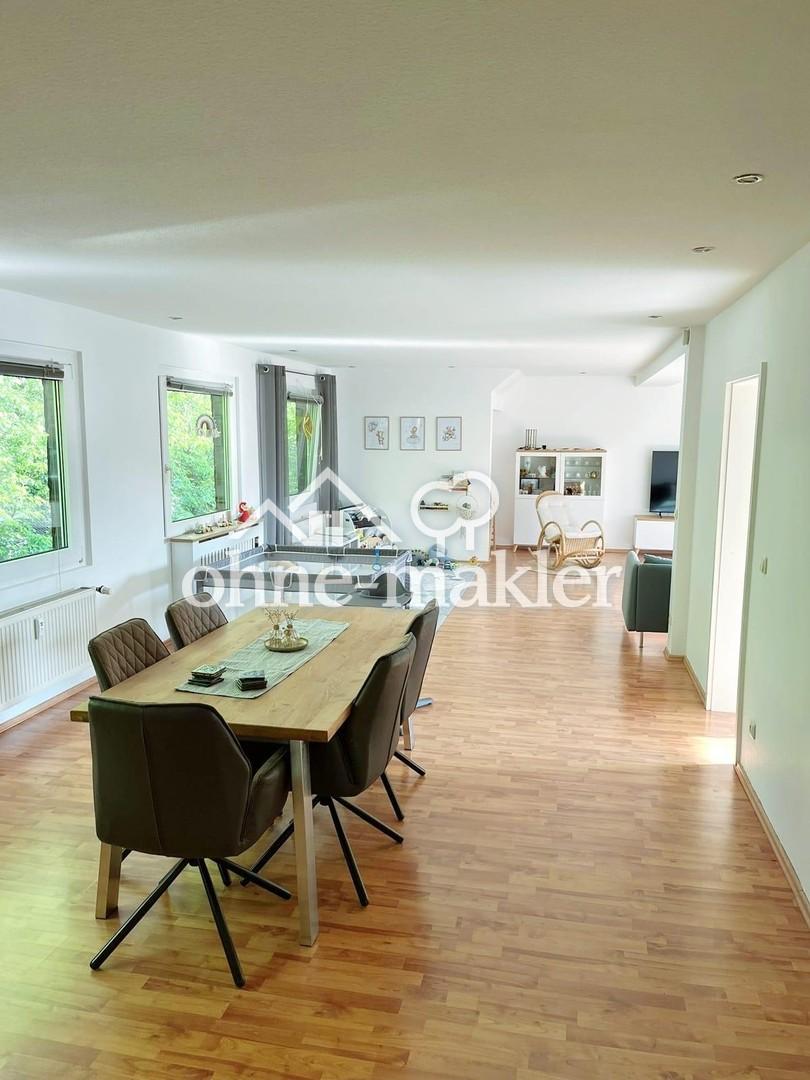Helles Esszimmer