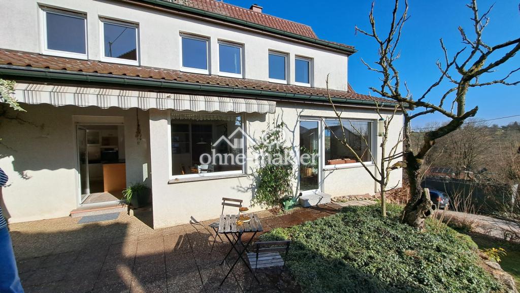 Westseite mit unterer Terrasse