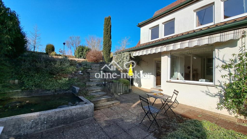 Westseite mit unterer Terrasse