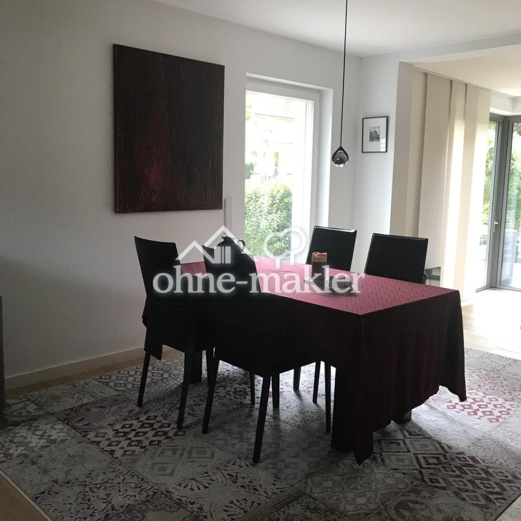 Ausziehtisch im Wohnzimmer