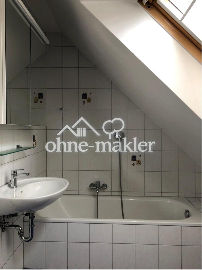 Bad mit Badewanne und WC