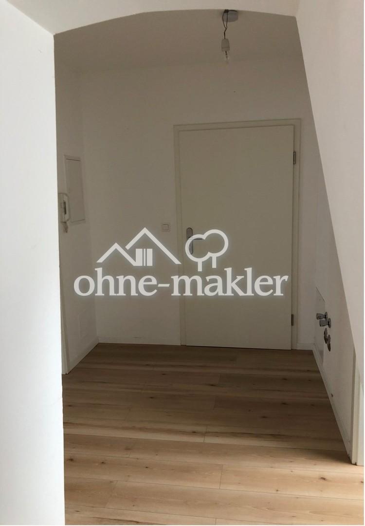 Flur mit neuer Wohnungstür