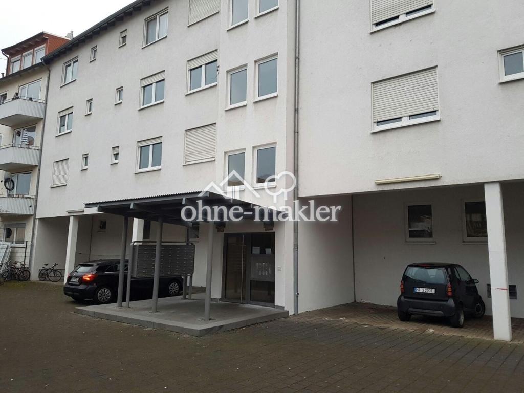 Rückseite Haus und Stellplätze