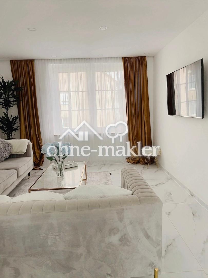 Exklusive, voll möblierte 2,5-Zimmer-Wohnung mit lux. Innenausstattung mit Balkon und EBK - Photo 2