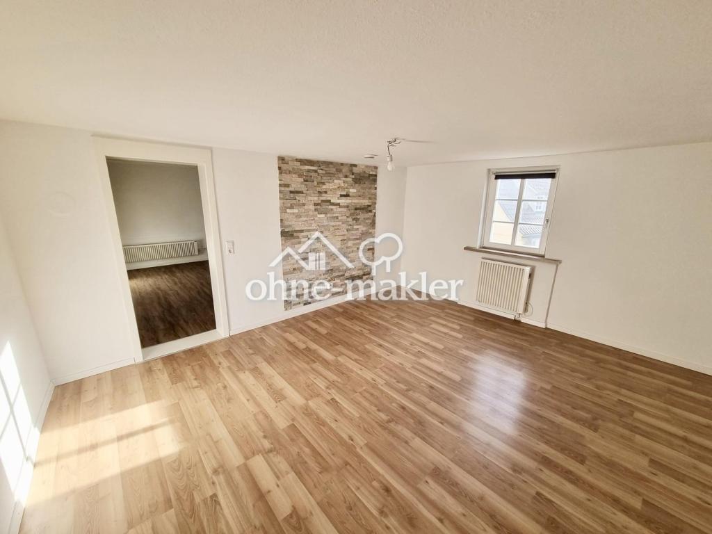 Maisonette-Wohnung mit vier Zimmern und EBK in Simmozheim - Photo 1