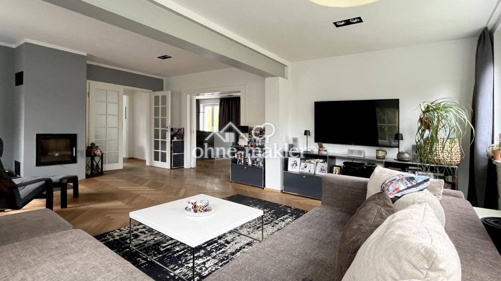 Wohnzimmer mit Kamin