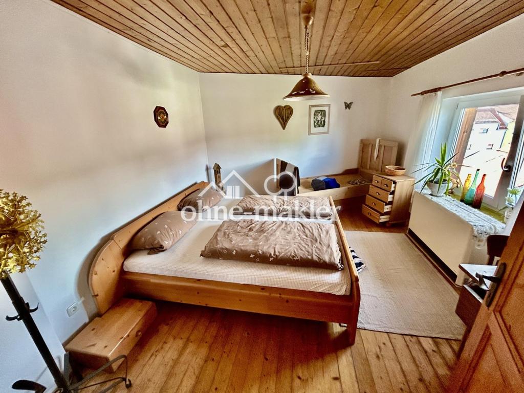 Schlafzimmer 1