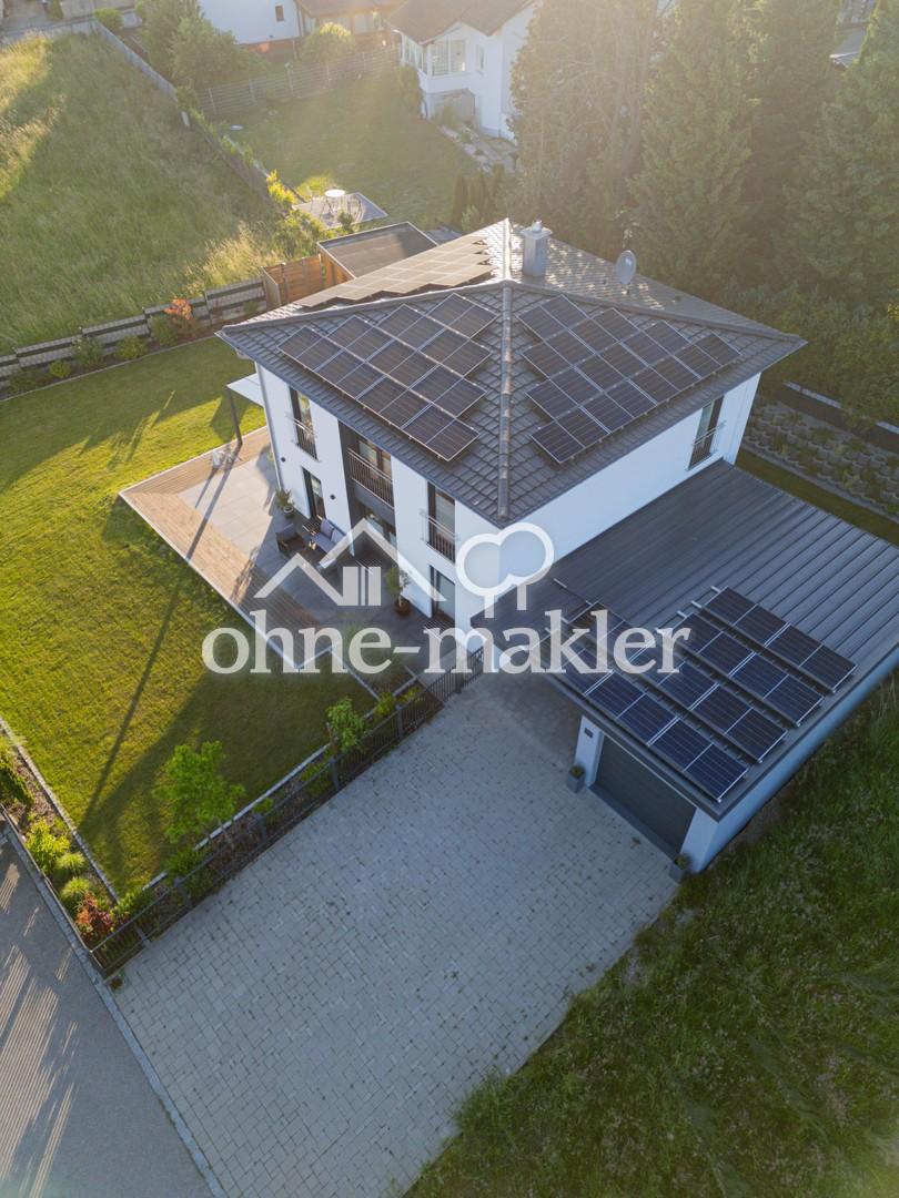 Anwesen, Auffahrt, PV-Anlage