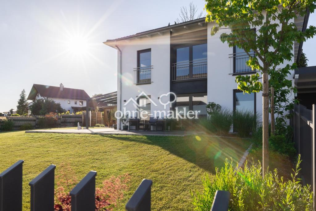 Südansicht aufs die Villa 