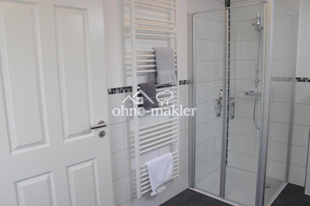 Wohnung links EG Bad