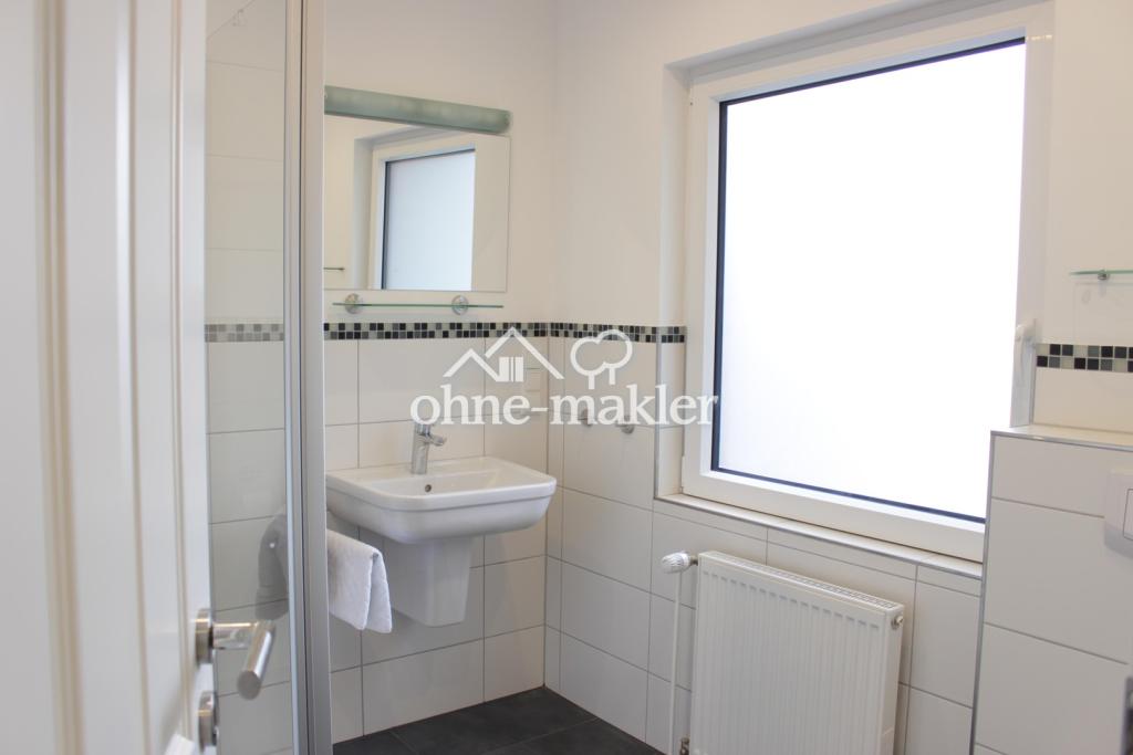 Wohnung rechts EG Bad